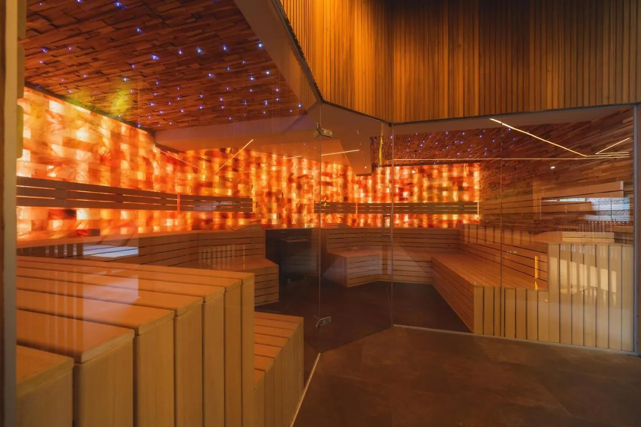Hotel & Wellness Royal Astrid Ostenda 3*,